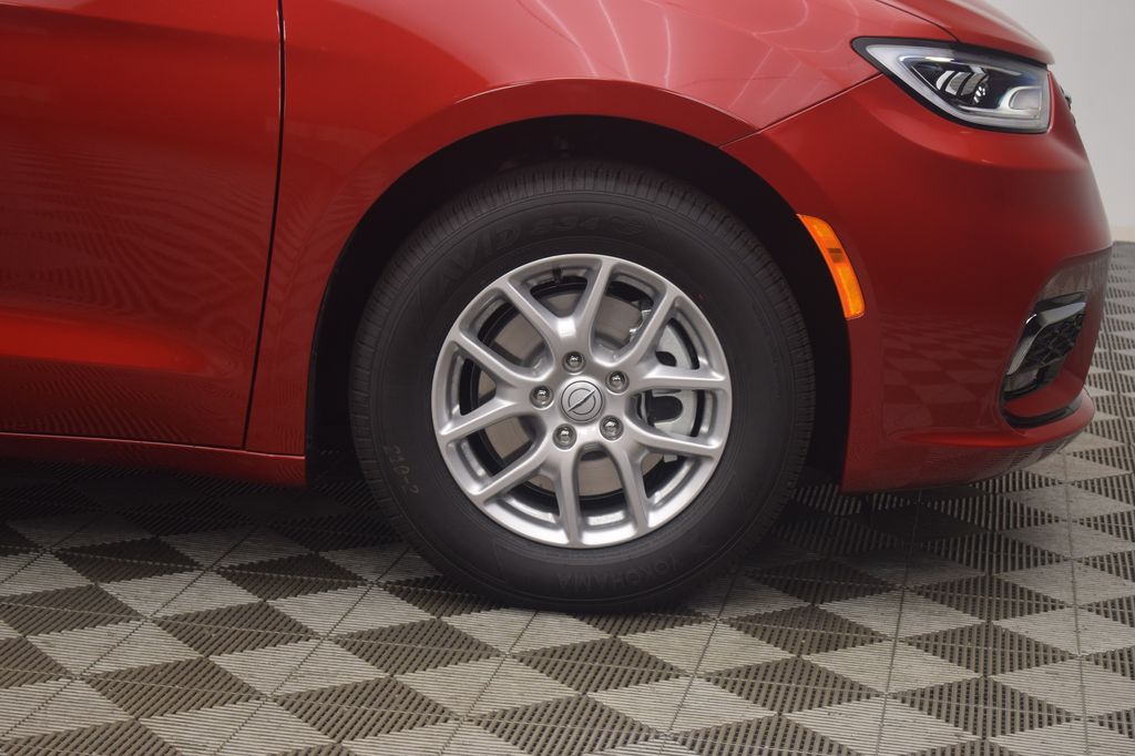 new 2026 Chrysler Pacifica car, priced at $42,471