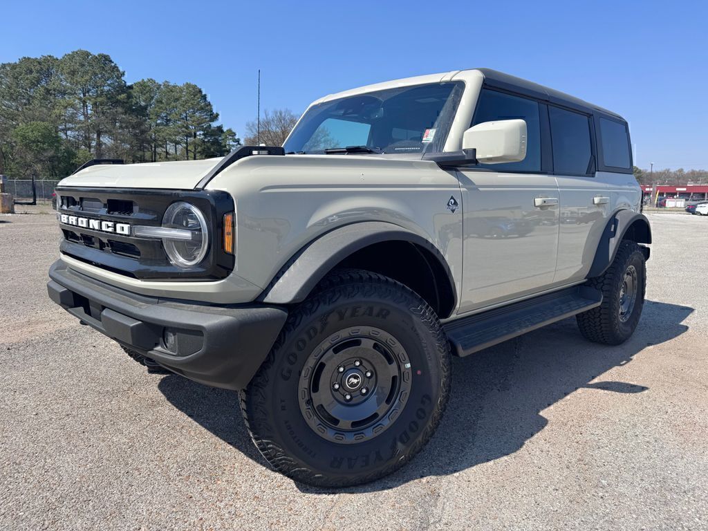 Desert Sand 2025 Ford Bronco Outer Banks 4-Door 4WD SUV / Crossover Four-Wheel Drive Automatic