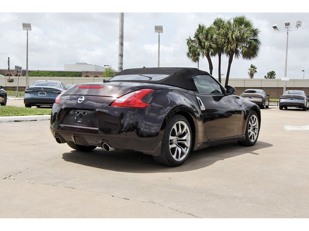 2010 Nissan 370Z Touring - 3