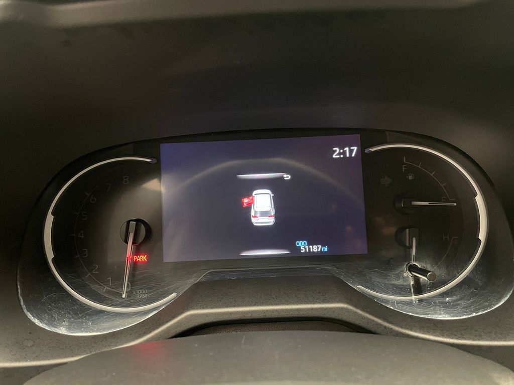 2023 Toyota RAV4 XLE 24