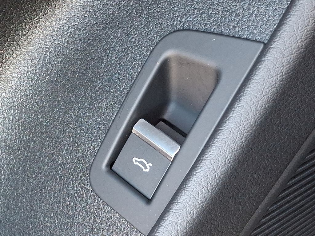 Thumbnail: 2023 Audi RS Q8 - 27