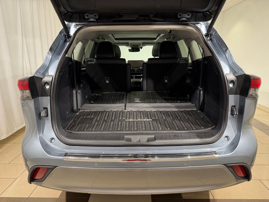 Thumbnail: 2024 Toyota Highlander - 12
