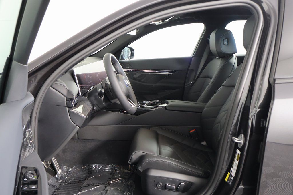 Thumbnail: 2026 BMW 5 Series - 5