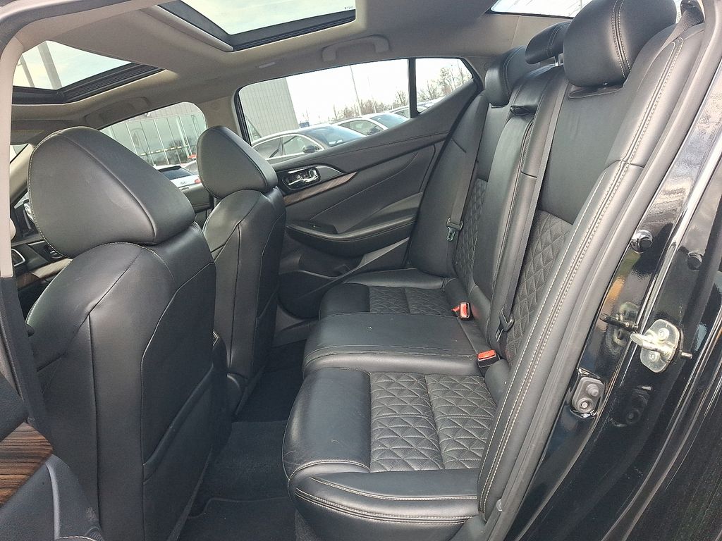 Thumbnail: 2017 Nissan Maxima - 10