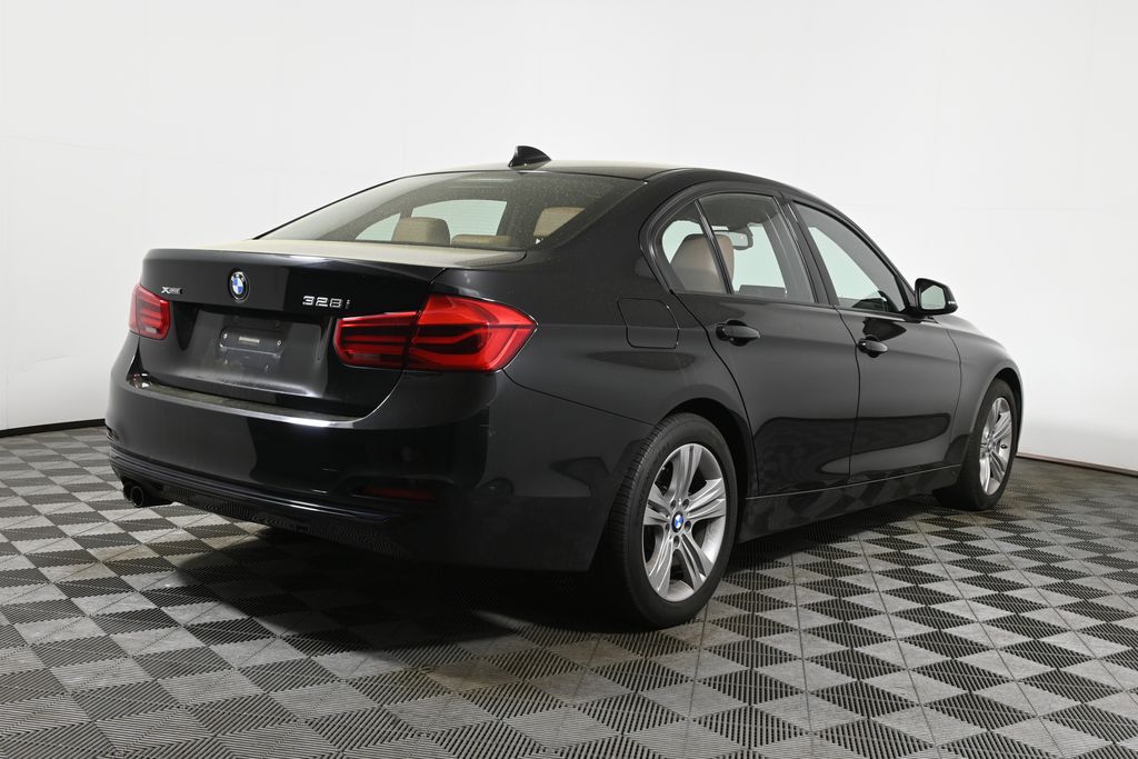 Thumbnail: 2016 BMW 3 Series - 11
