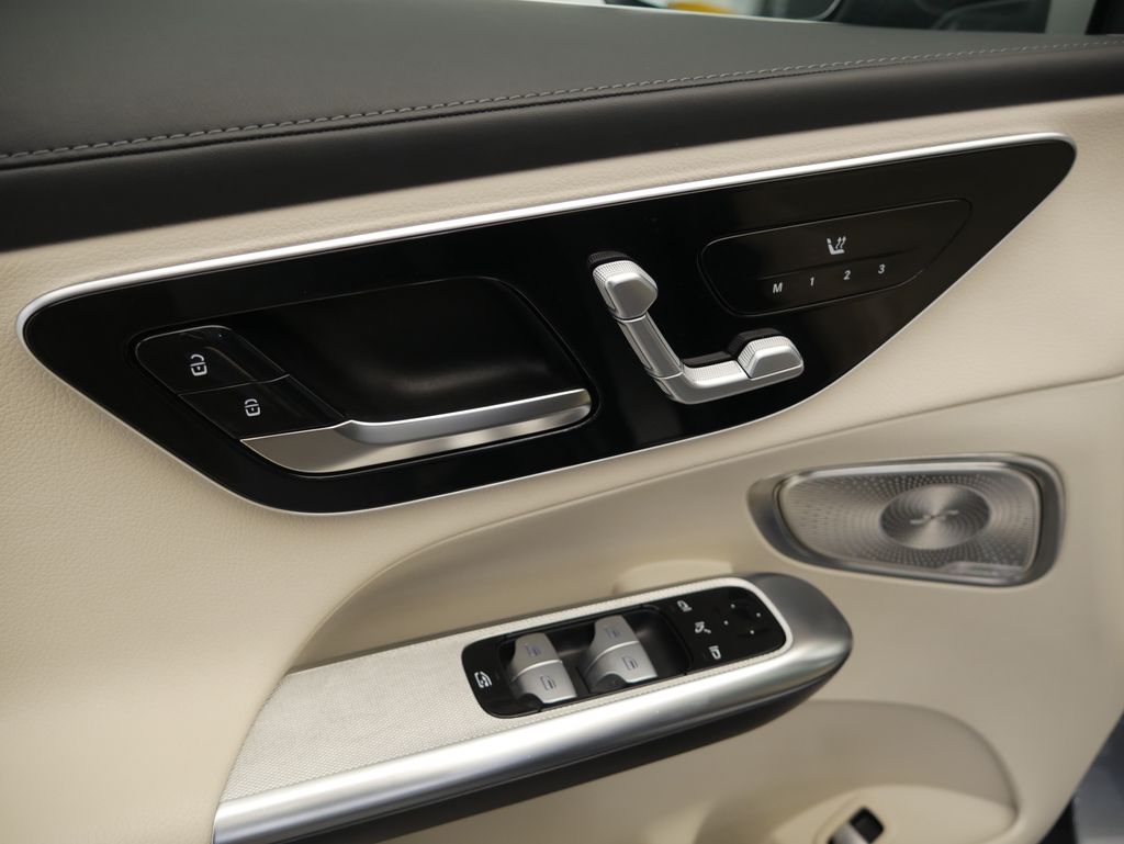 Thumbnail: 2023 Mercedes-Benz GLC - 19