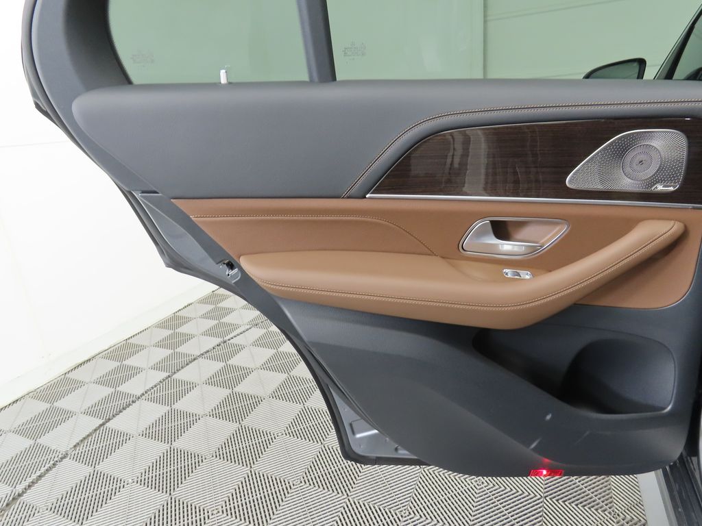 Thumbnail: 2026 Mercedes-Benz GLE - 26