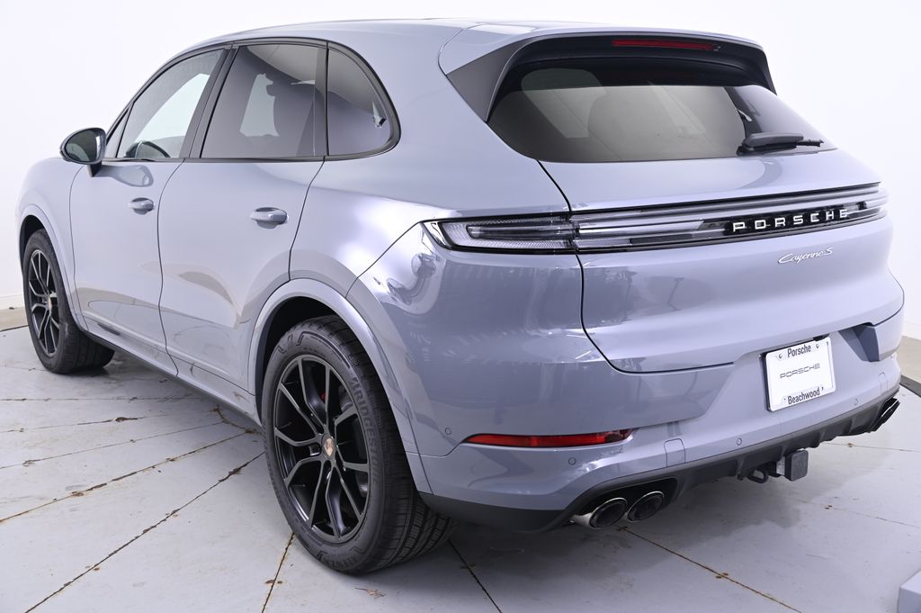 Thumbnail: 2025 Porsche Cayenne - 3