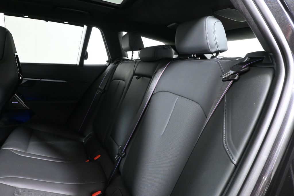 Thumbnail: 2025 BMW M5 - 4