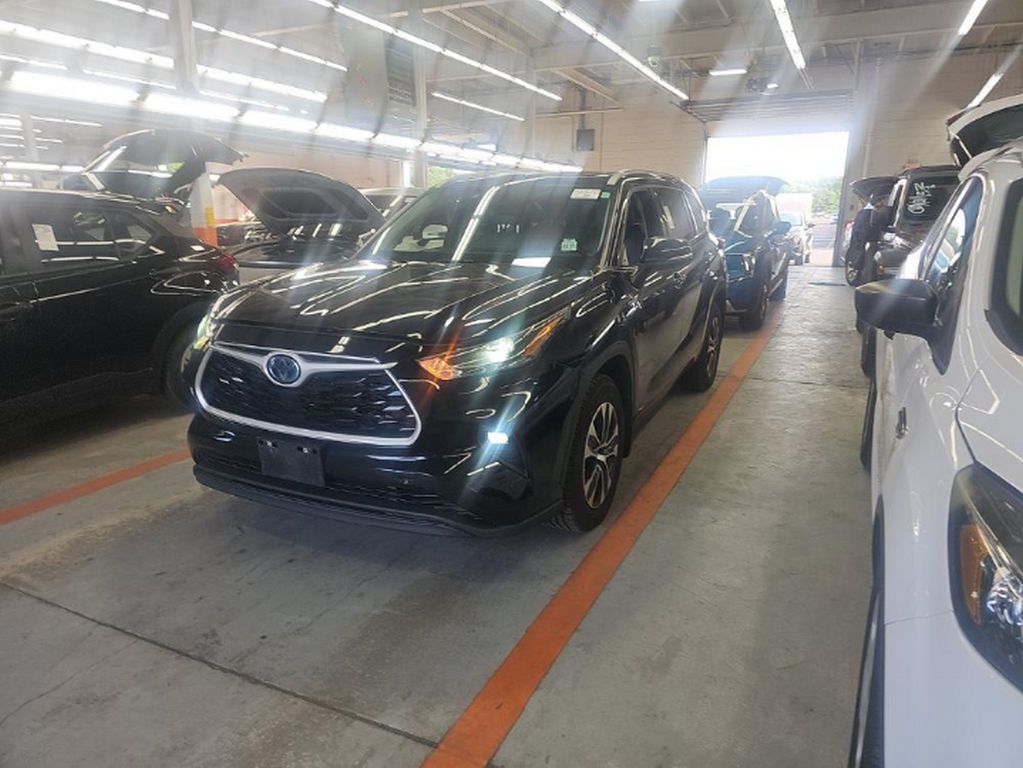 Used 2022 Black Toyota XLE image 2