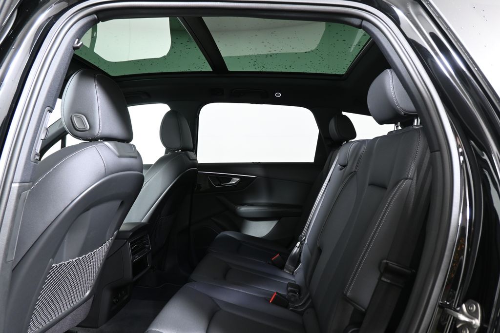 Thumbnail: 2026 Audi Q7 - 28