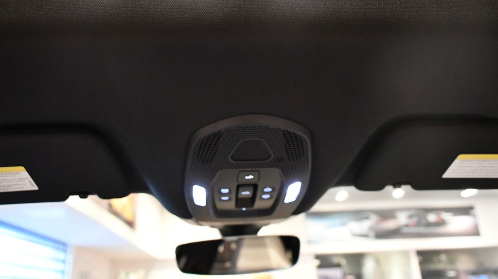 Thumbnail: 2026 Porsche Panamera - 8