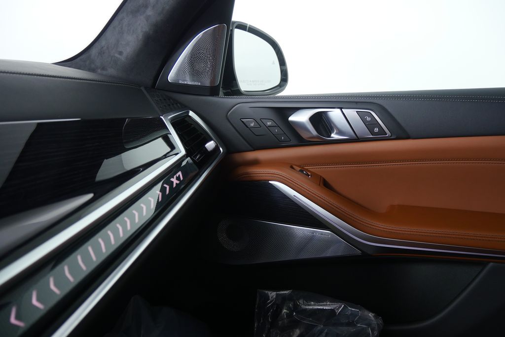 Thumbnail: 2026 BMW X7 - 29