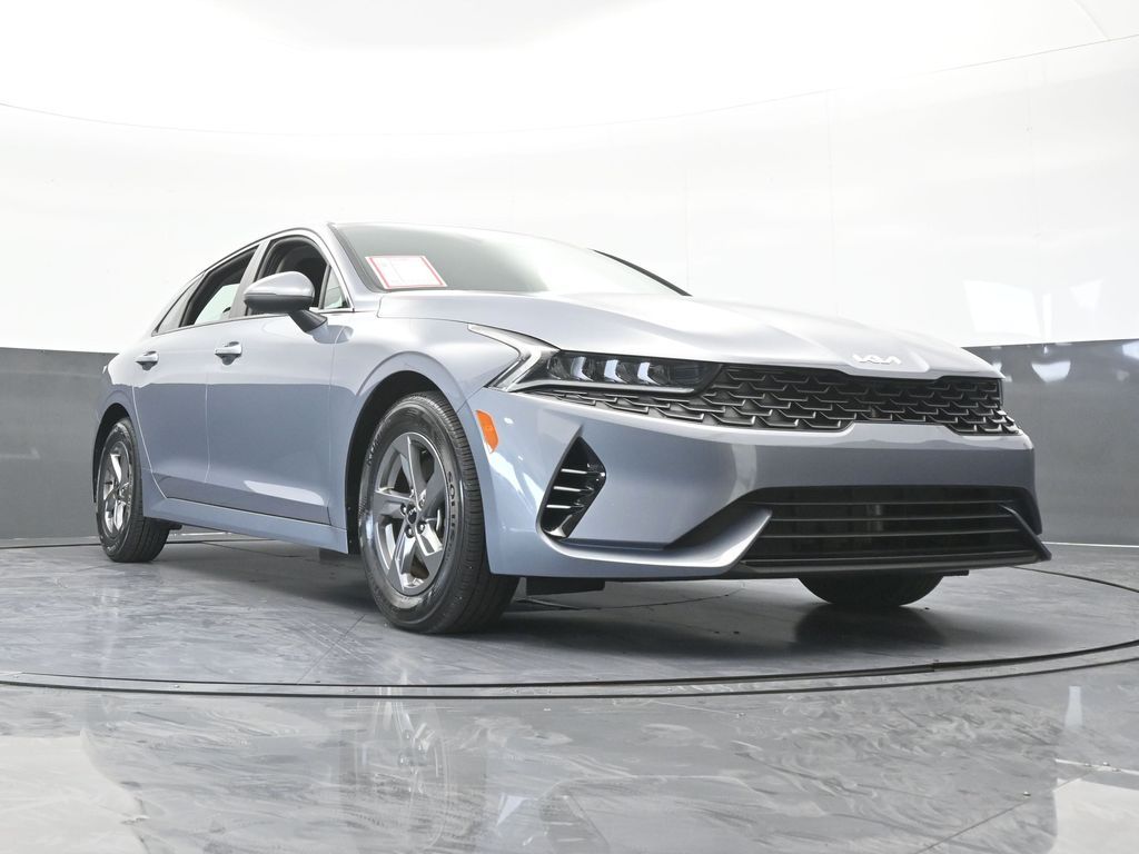 Used 2024 Everlasting Silver Kia LXS image 58