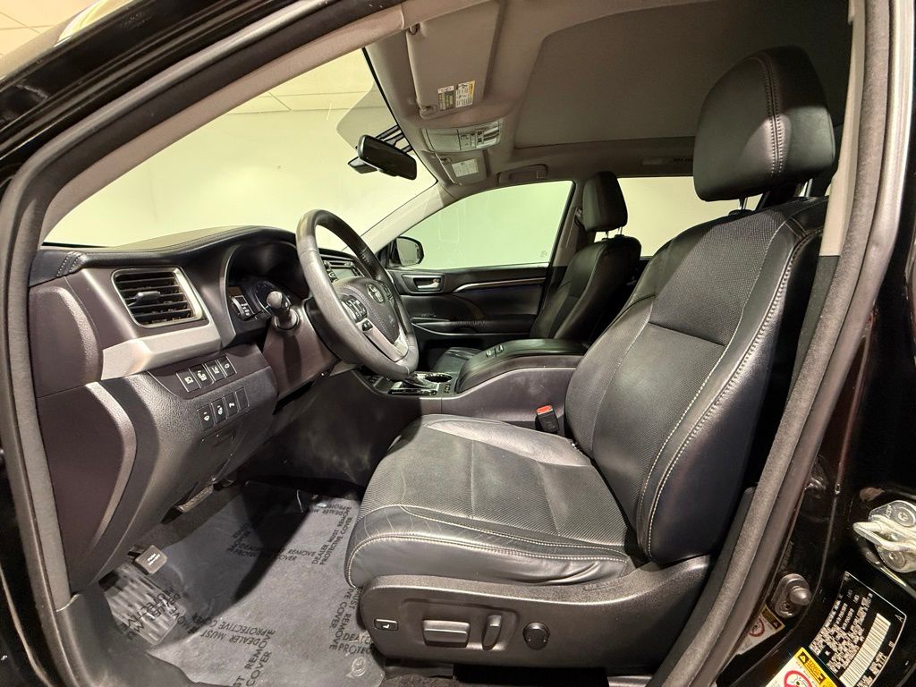 Thumbnail: 2016 Toyota Highlander - 13