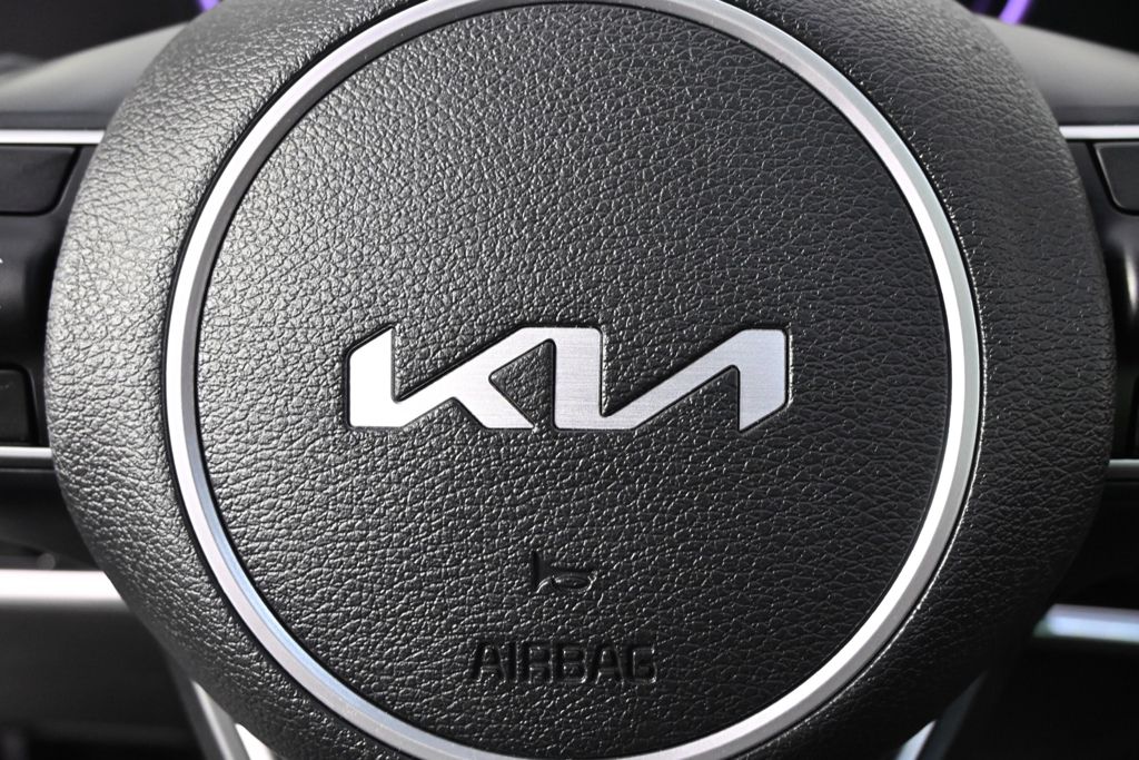 Used 2024 White Kia X-Line image 36