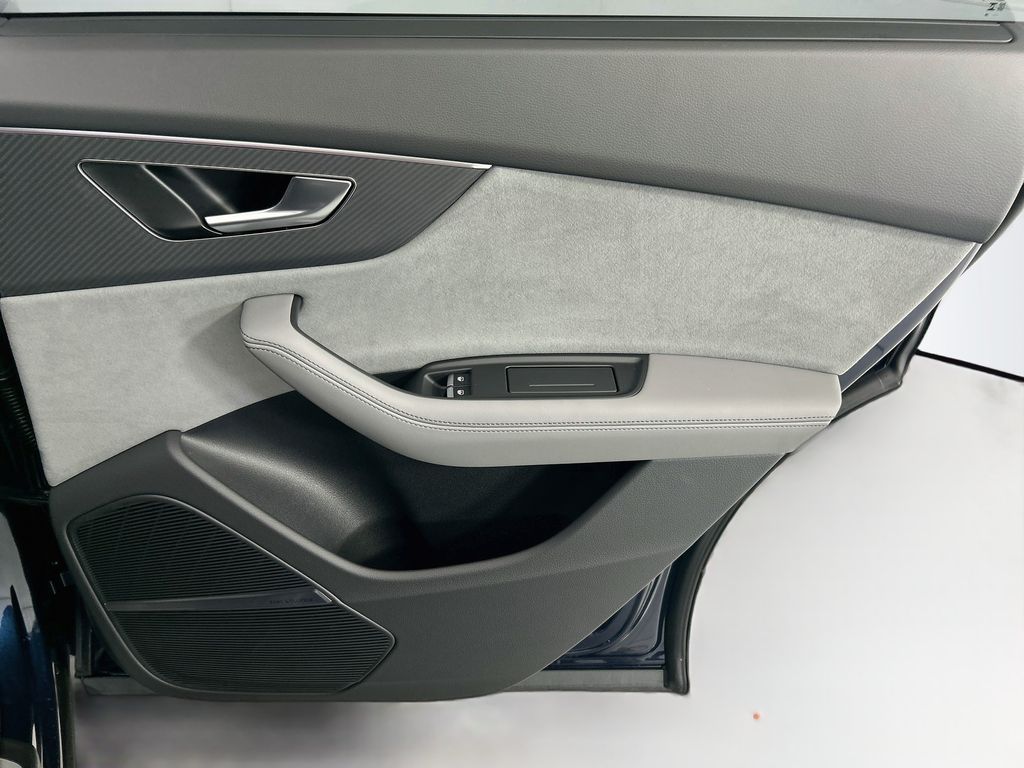 Thumbnail: 2026 Audi SQ8 - 26