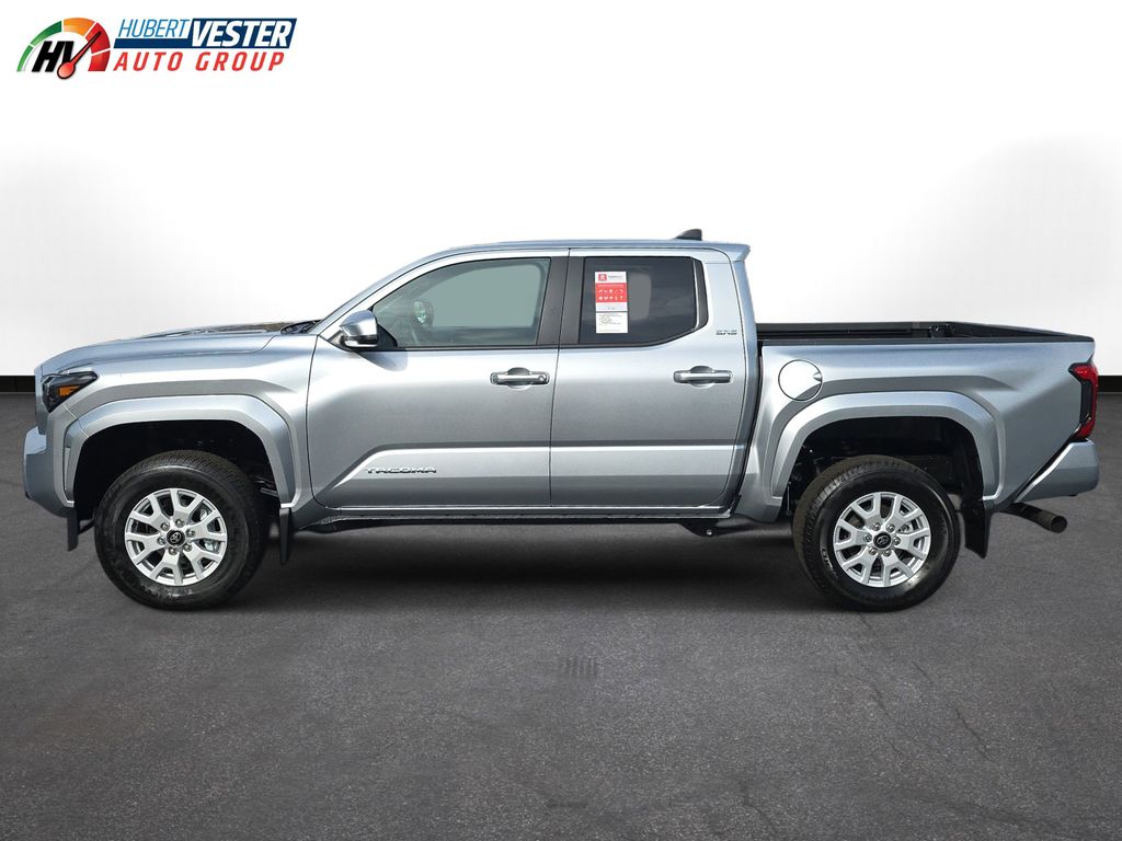 2025 Toyota Tacoma SR5's photo