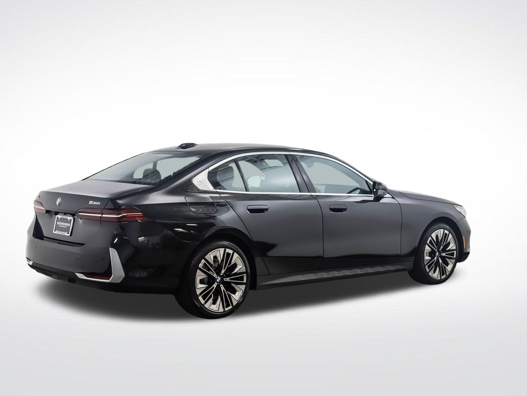 Thumbnail: 2026 BMW 5 Series - 5
