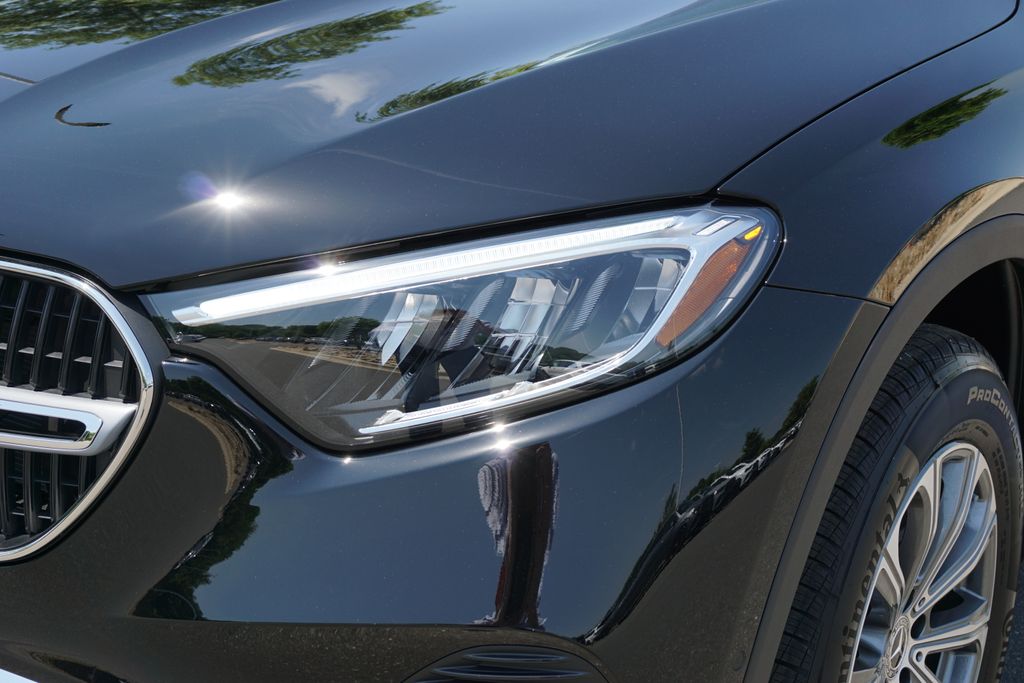 2025 Mercedes-Benz GLC 300 8