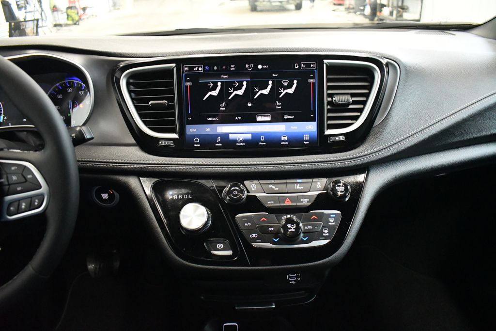 Used 2026 Black Chrysler Select image 35