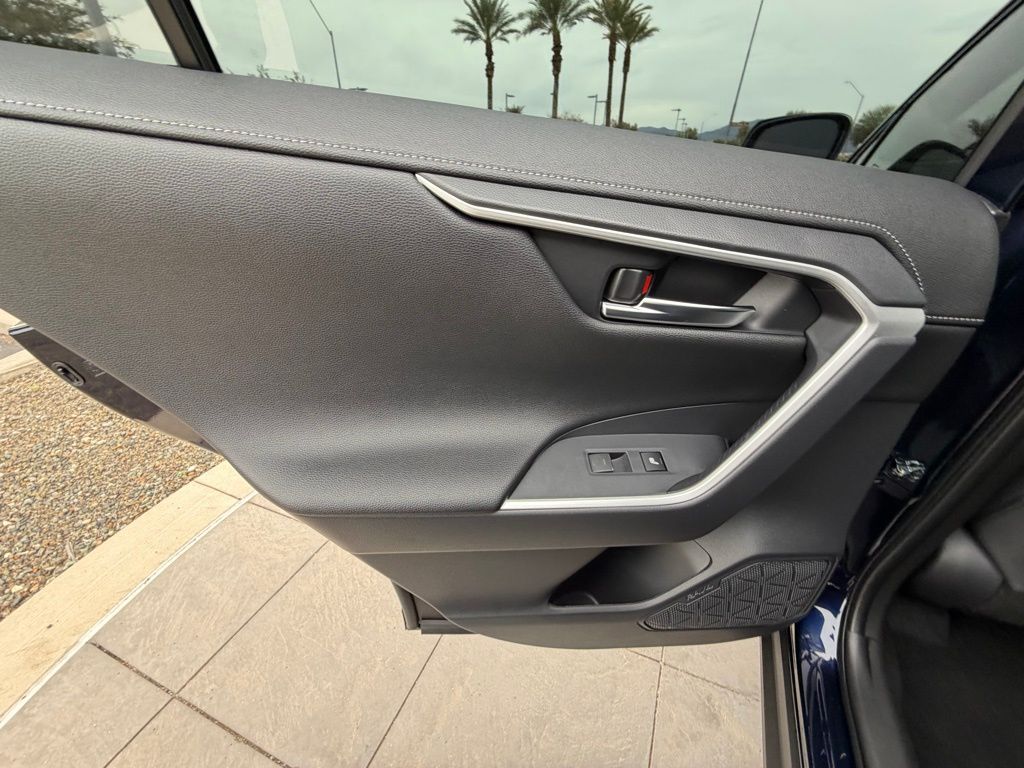 Thumbnail: 2025 Toyota RAV4 - 25