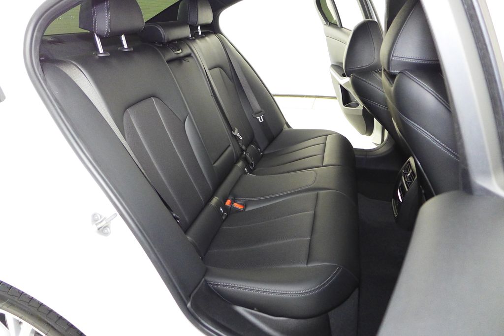 Thumbnail: 2023 BMW 3 Series - 20