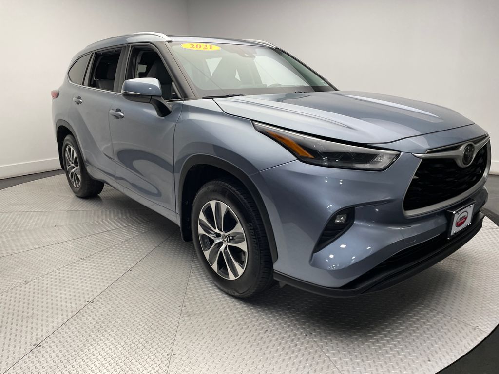 2021 Toyota Highlander XLE 3