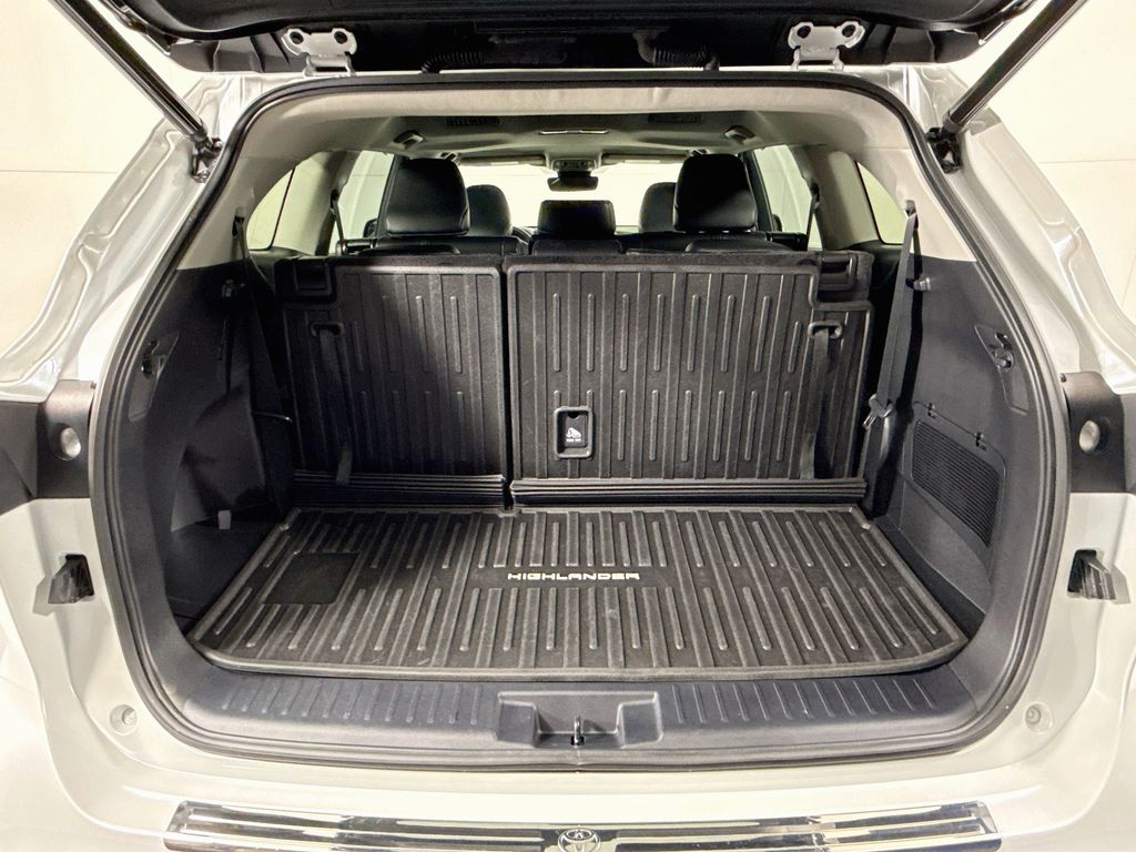Thumbnail: 2023 Toyota Highlander - 28