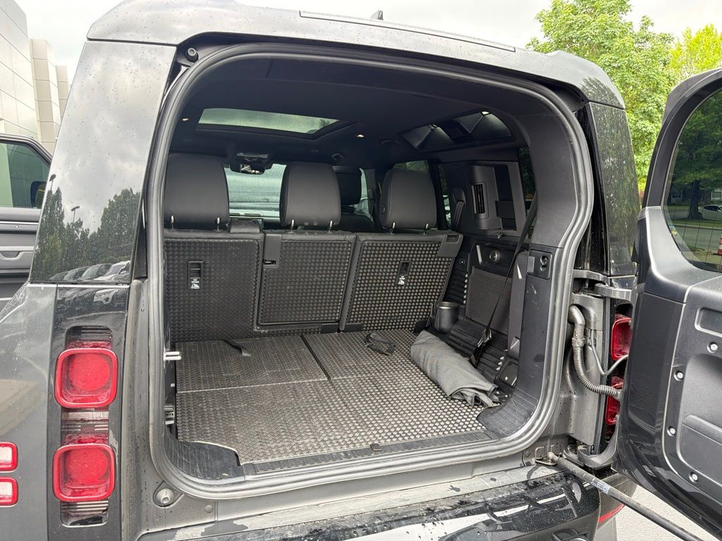 Certified Used 2025 Gray Land Rover X-Dynamic SE image 32