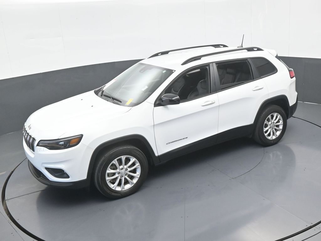 Used 2022 Bright White Clearcoat Jeep Latitude Lux image 49