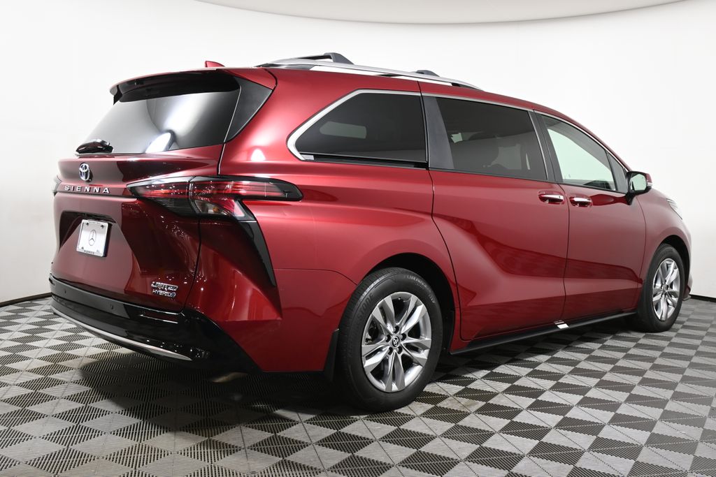 Thumbnail: 2022 Toyota Sienna - 9