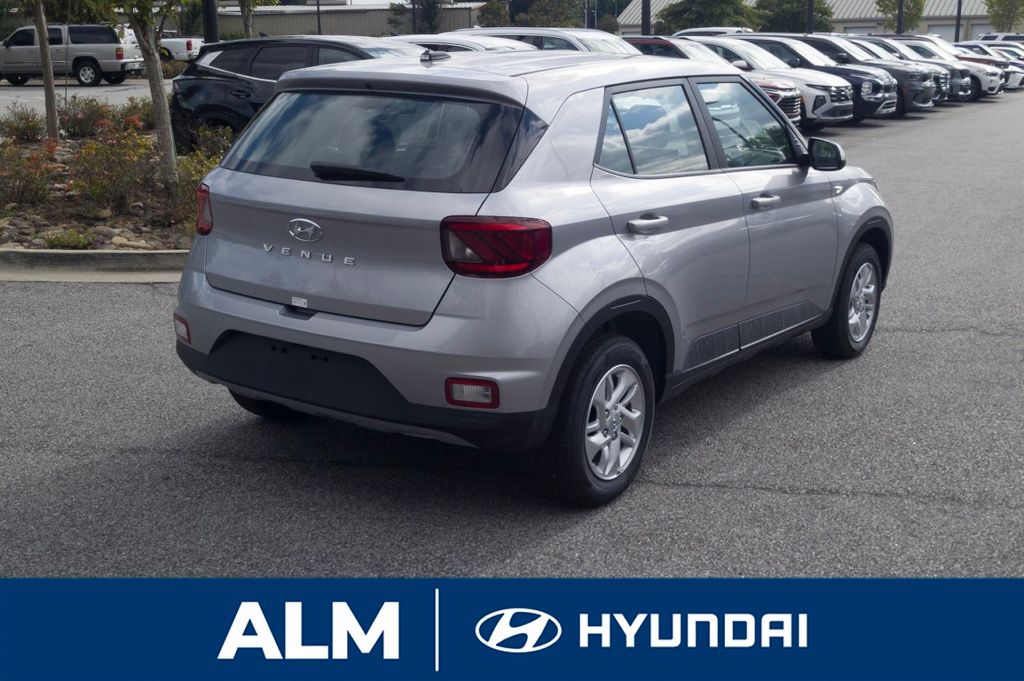 2026 Hyundai Venue SE photo 2