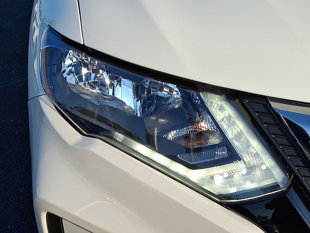 Thumbnail: 2019 Nissan Rogue - 9