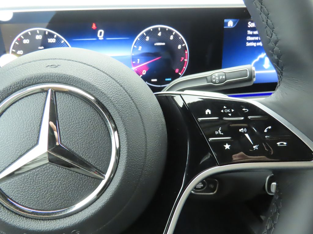 Thumbnail: 2026 Mercedes-Benz GLE - 12