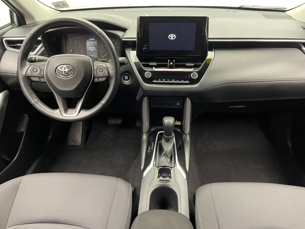 2023 Toyota Corolla Cross LE 18