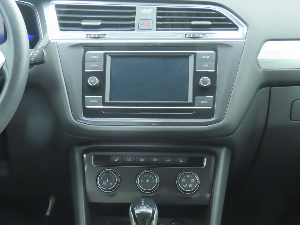 Thumbnail: 2022 Volkswagen Tiguan - 14