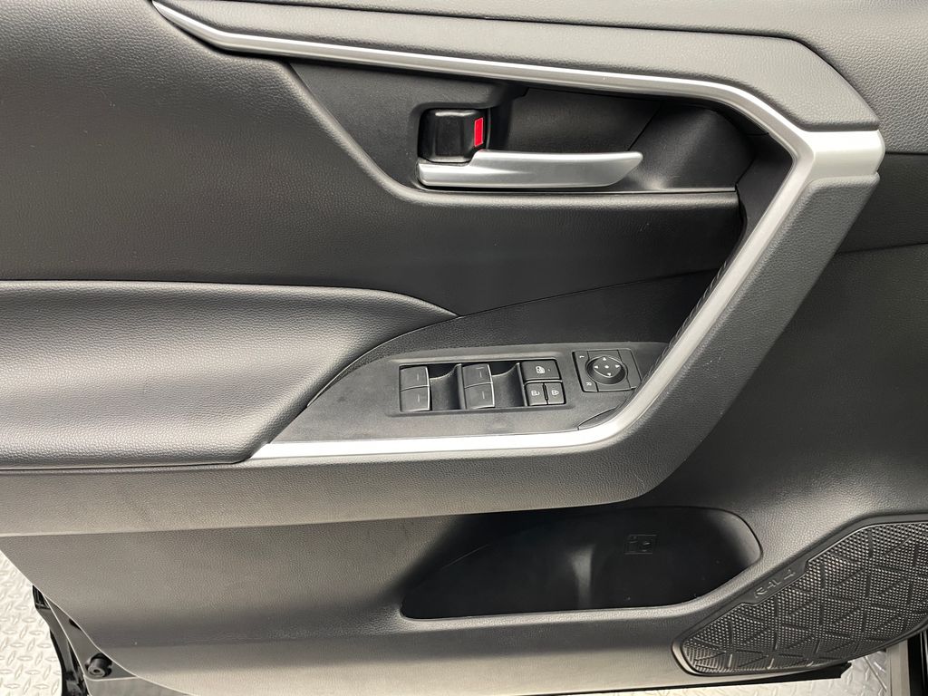 2024 Toyota RAV4 XLE 9