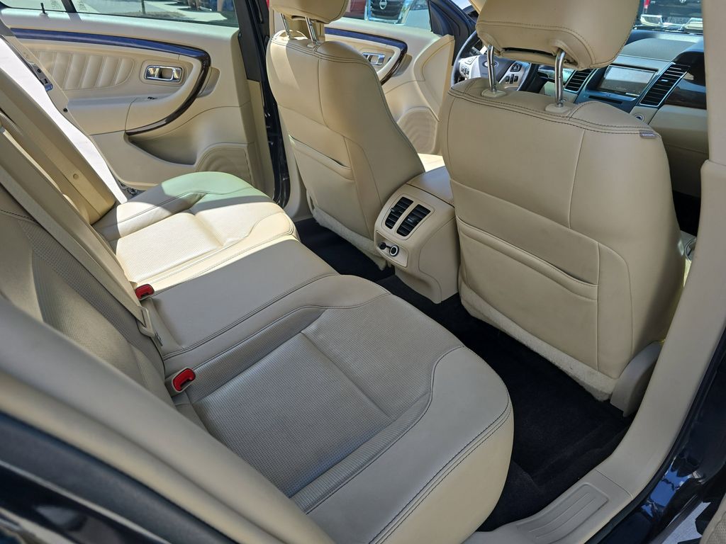 2015 Tuxedo Black Metallic Ford Taurus Limited FWD Sedan