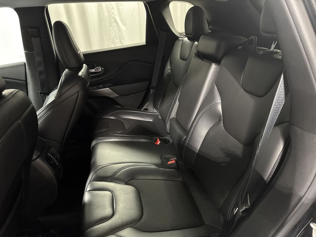 used 2019 Jeep Cherokee car, priced at $16,702