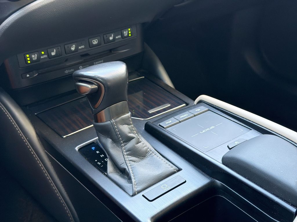 Thumbnail: 2020 Lexus ES - 20