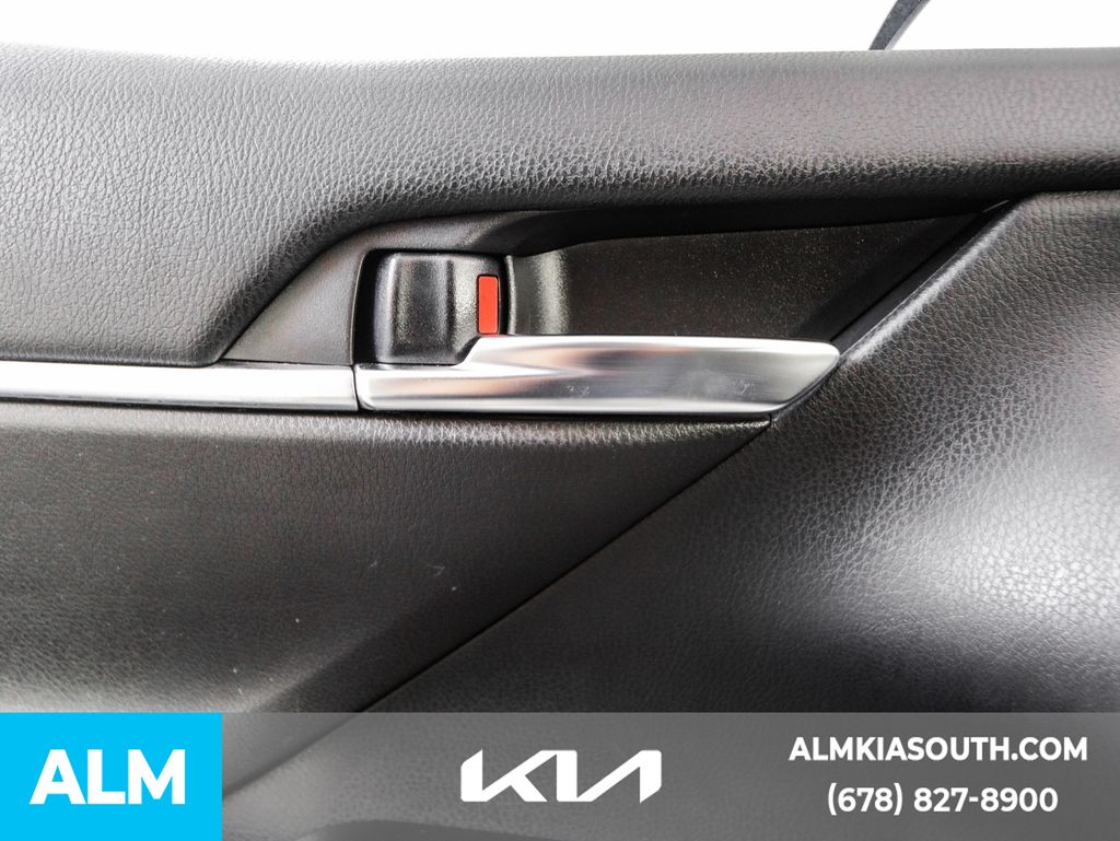 2018 Toyota Camry LE photo 42