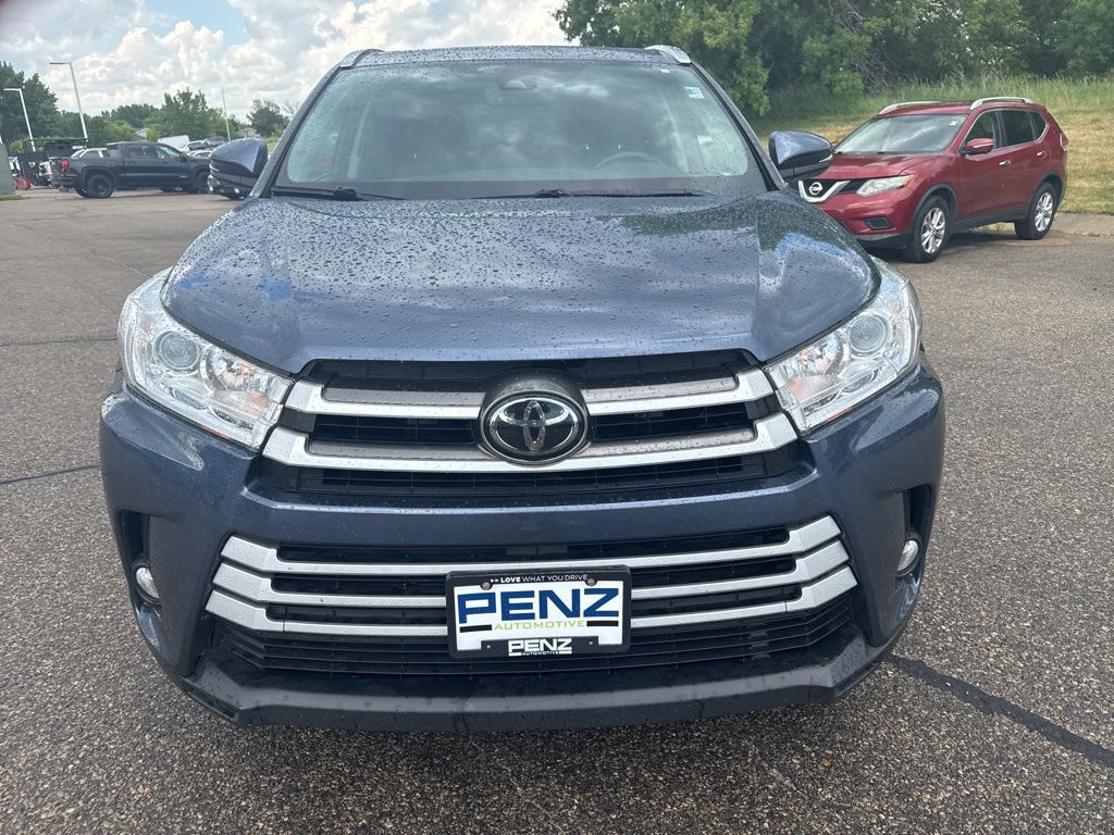 Used 2017 Toyota Highlander XLE with VIN 5TDJZRFH2HS447353 for sale in Rochester, Minnesota