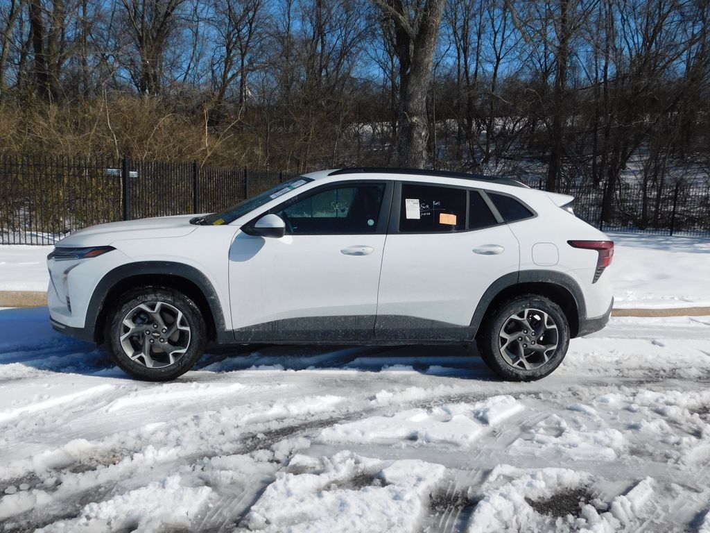 Thumbnail: 2025 Chevrolet Trax - 2