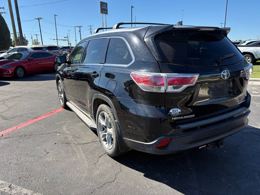 Thumbnail: 2015 Toyota Highlander - 4