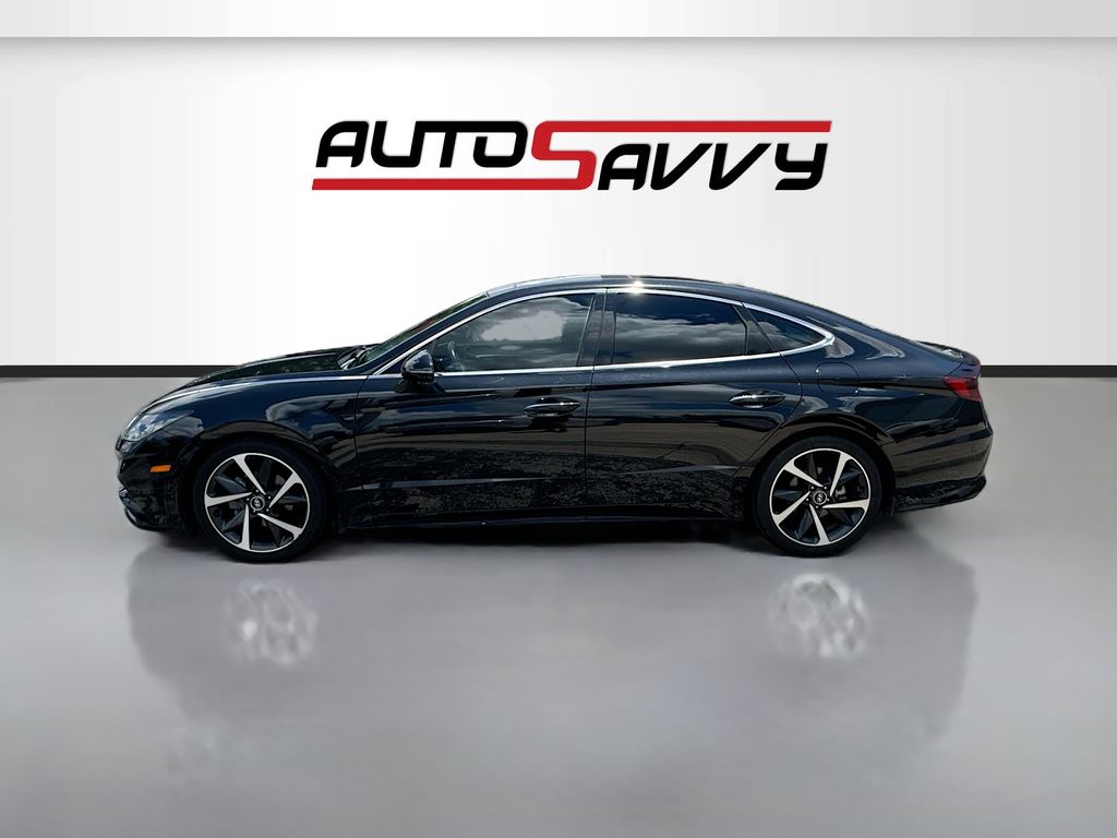 Used 2022 Black Hyundai SEL Plus image 4