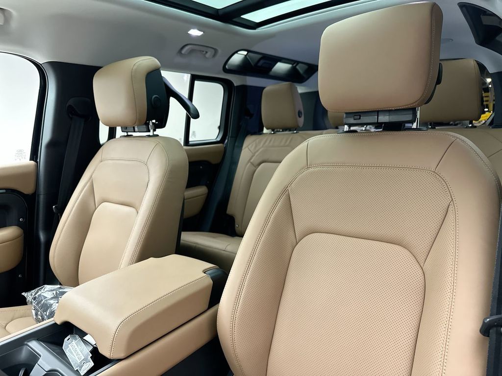 Thumbnail: 2026 Land Rover Defender - 10