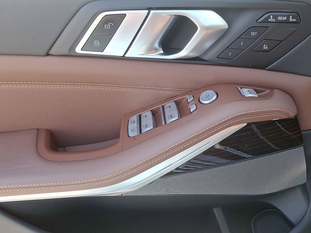 2023 BMW X7 xDrive40i 12
