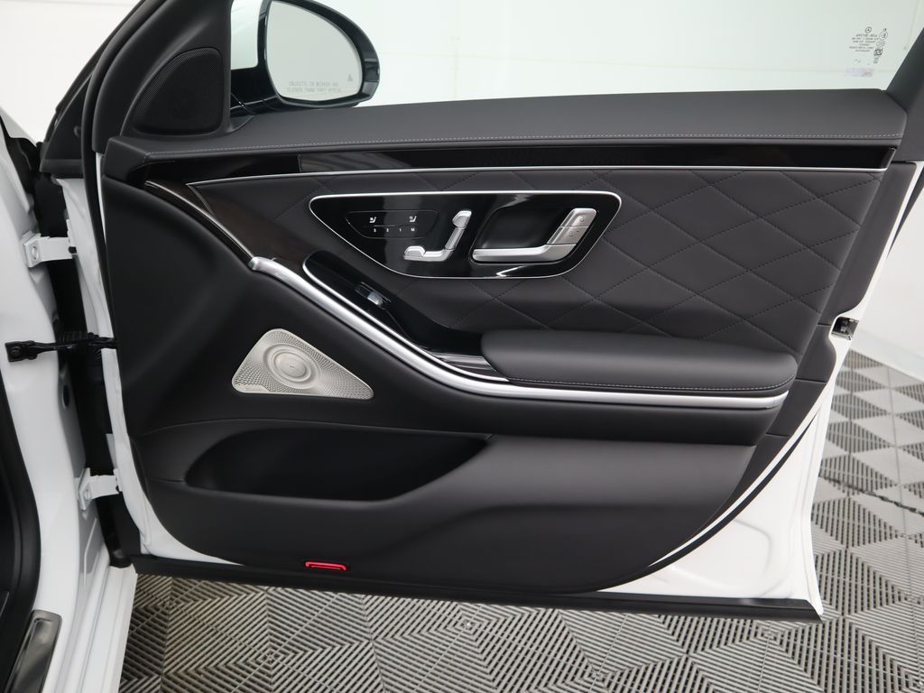 Thumbnail: 2025 Mercedes-Benz S-Class - 27