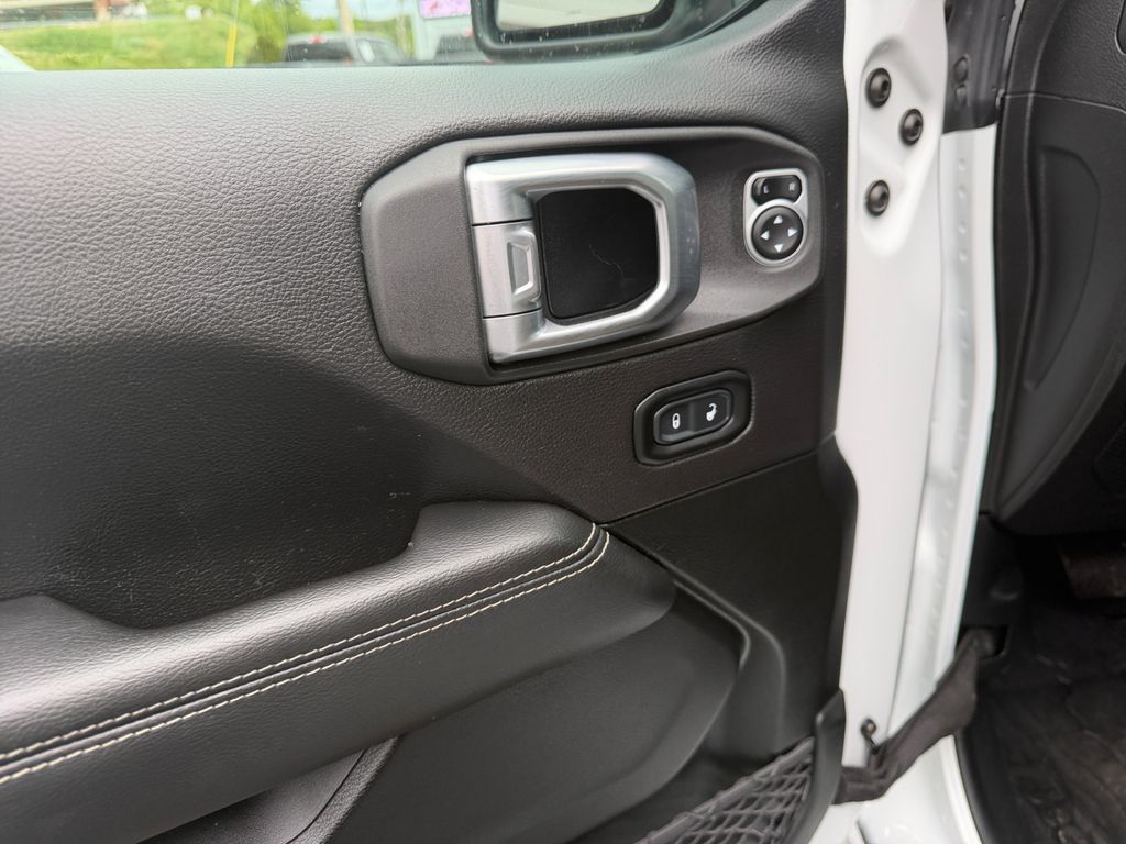 2020 Jeep Gladiator Rubicon White at Sutliff Volkswagen